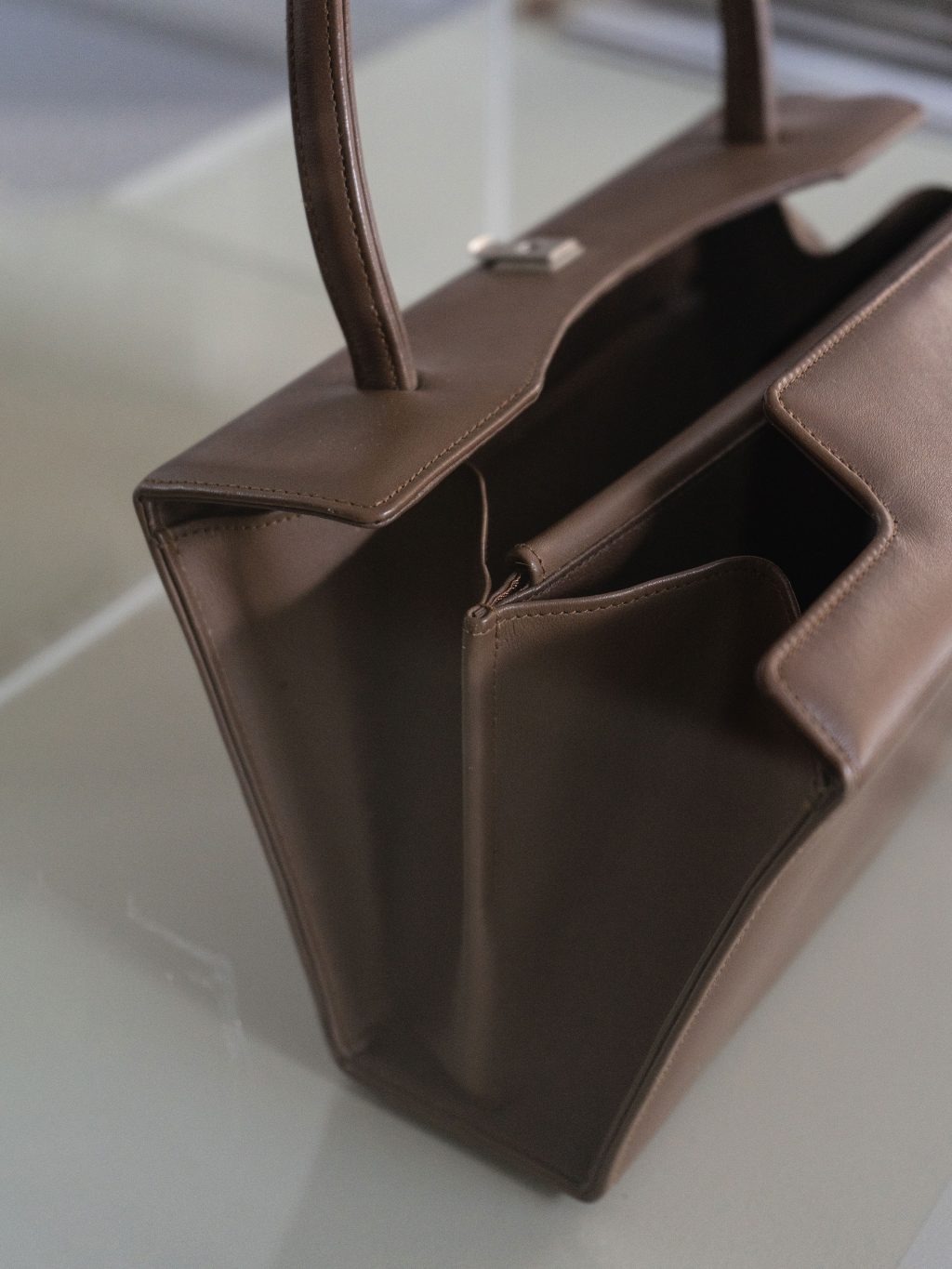 In residence at Vitsœ: TSATSAS and the 931 bag, designed by Dieter Rams - Photography by Dimitrios Tsatsas | TSATSAS