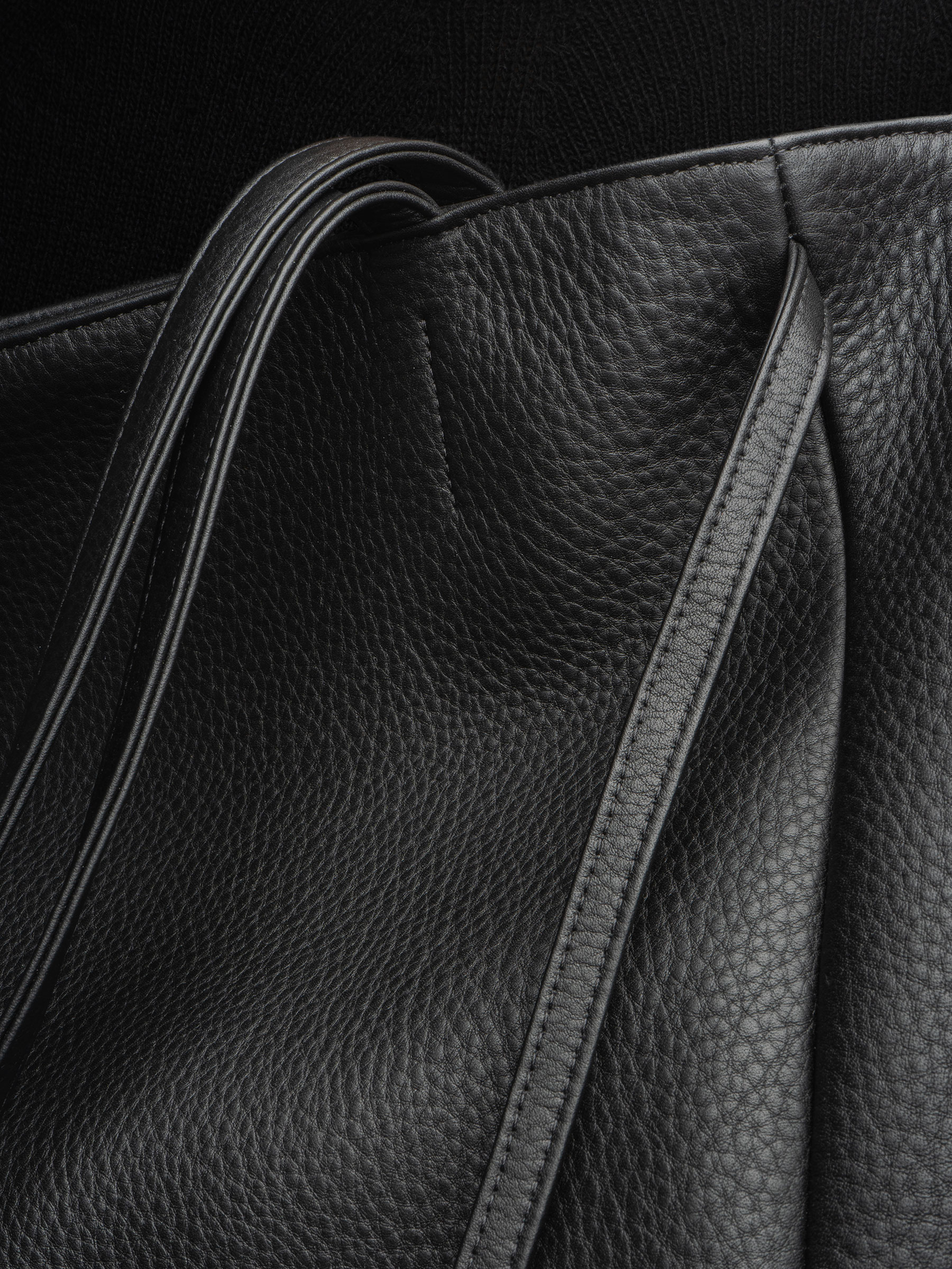 RENEE shoulder bag in black calfskin leather | TSATSAS