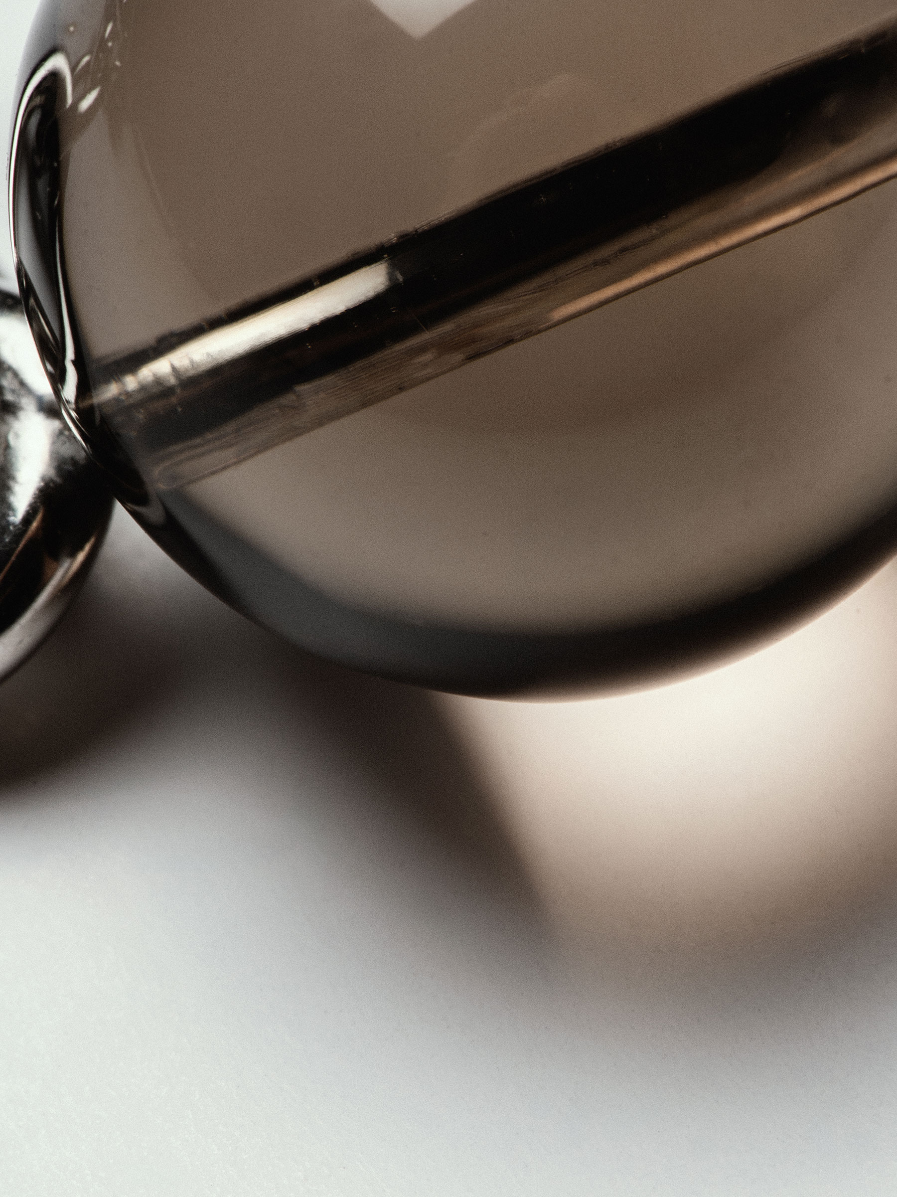 LATCH - Saskia Diez and TSATSAS - Bracelet in rhodium-plated brass with smoky quartz and taupe lamb nappa leather | TSATSAS