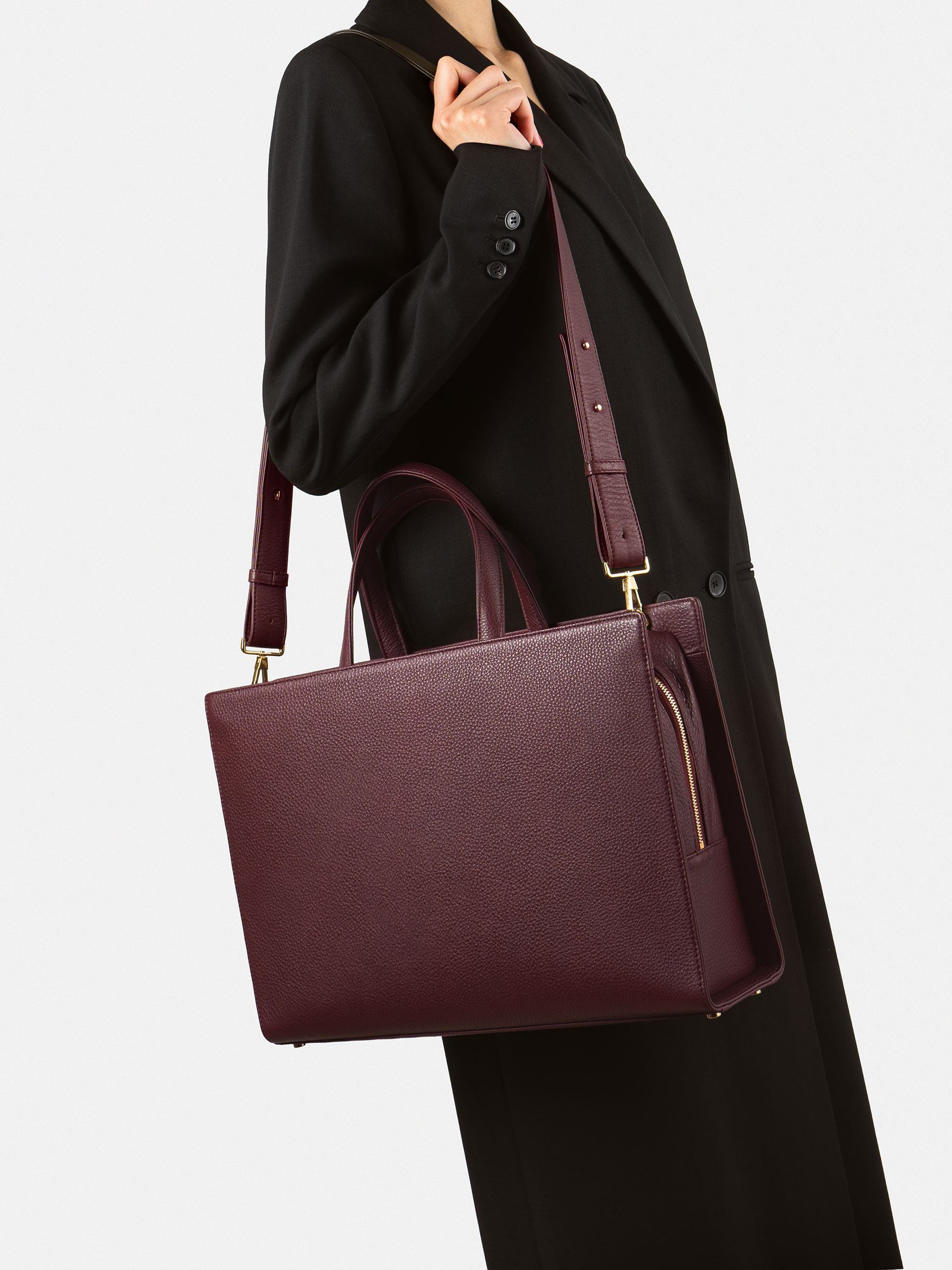 DELTOUR structured tote bag in burgundy calfskin leather | TSATSAS