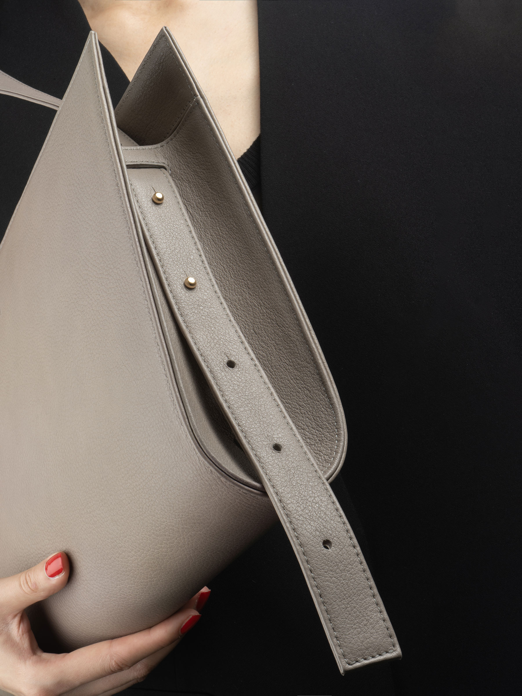 BASIL shoulder bag in grey calfskin leather | TSATSAS